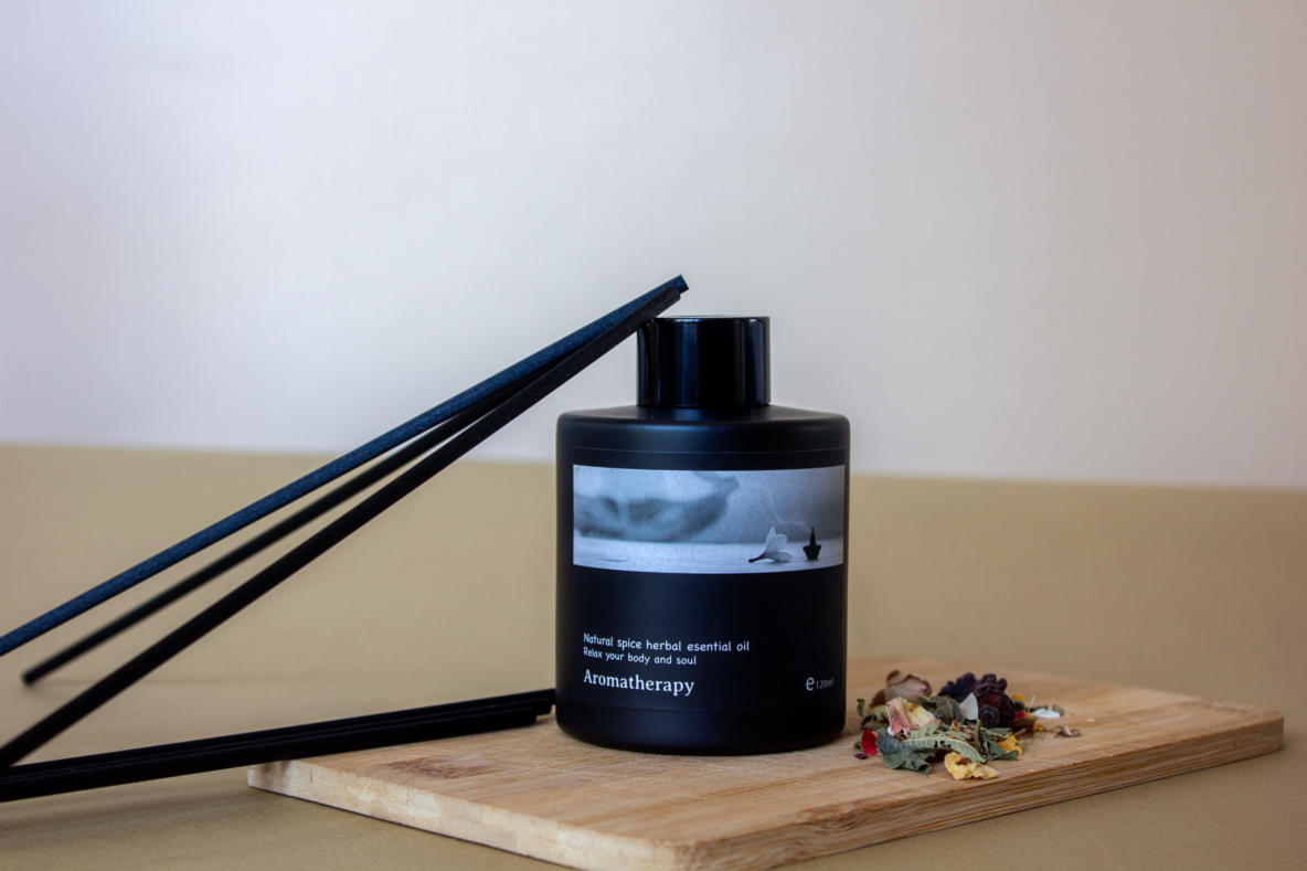 Black or White Reed Diffuser 120 ml