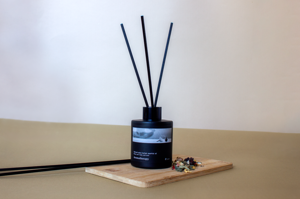 Black or White Reed Diffuser 120 ml